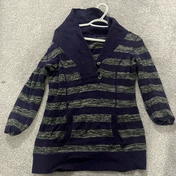 Guess Sweater Size Medium - Picture 1 of 2